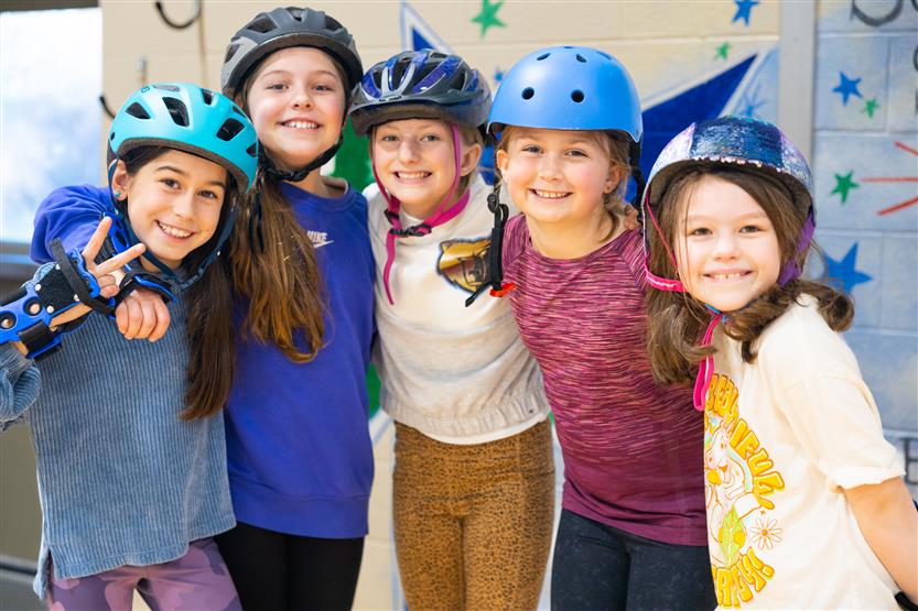Lipscomb Elementary students skate in PE